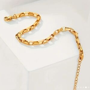 🌟🌟NEW🌟🌟 BEAUTIFUL!! SS Mini Rectangle Bracelet in GOLD